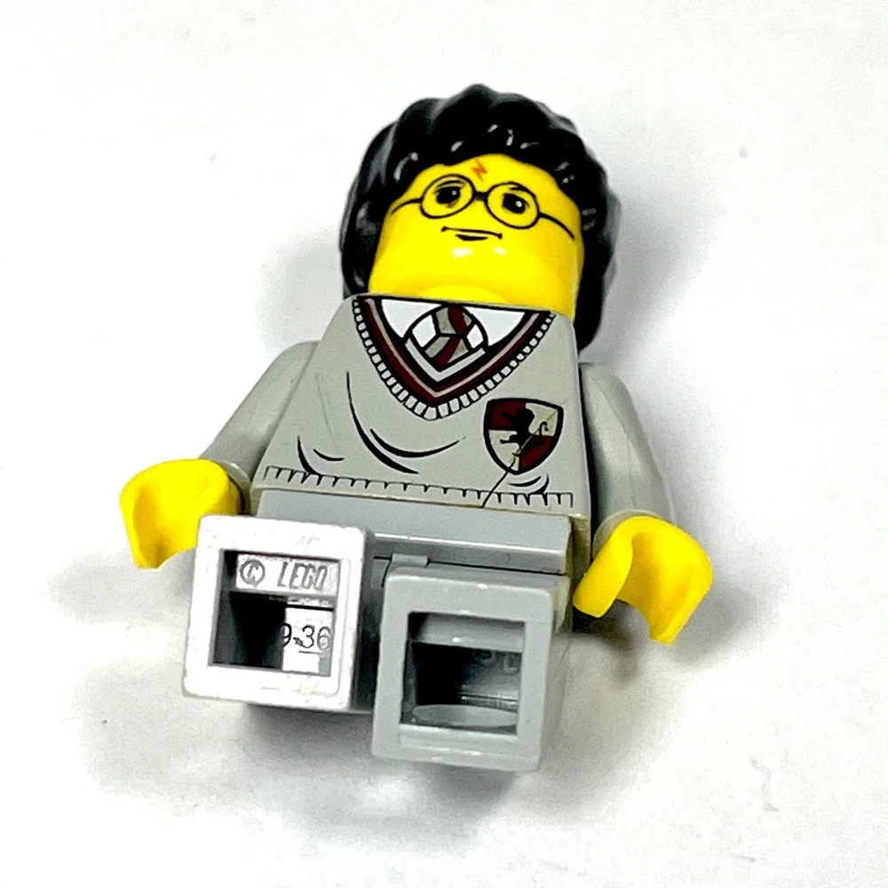 LEGO Harry Potter Minifigure hp005 Yellow Head Light Gray Gryffindor Sweater